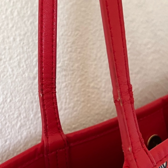 Tory Burch Gemini Link Large Red Logo Coated Canvas Vinyl Tote Bag - Picture 12 of 16